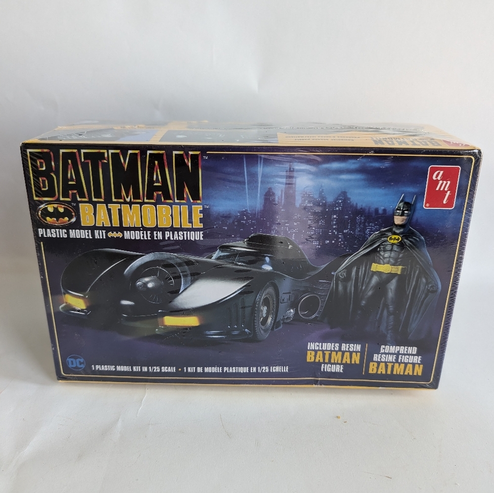 Batman Batmobile AMT Model Kit Jada Toys DC Die-Cast Scale 1:24 Figure